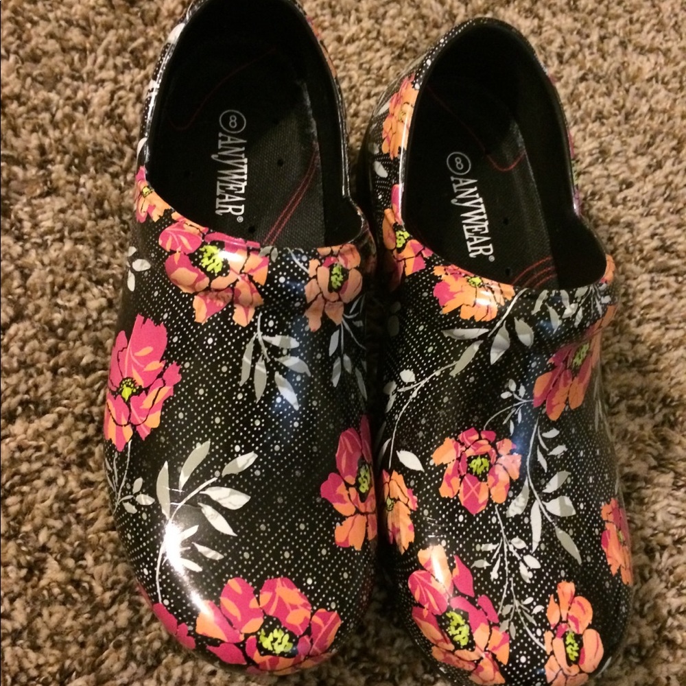 Nursing shoes